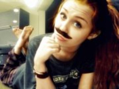 300570_163504180407013_100002422966071_288595_234943786_a - vacanta in america alaturi de Miley Cyrus