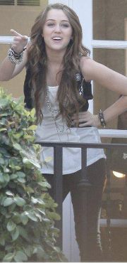 301472_154667241293674_100002511976059_283148_1362354025_a - vacanta in america alaturi de Miley Cyrus