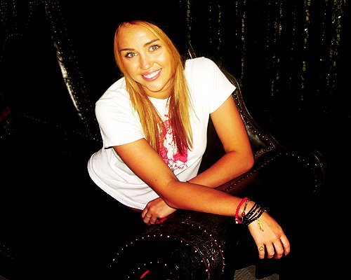 308046_146976645393100_100002422966071_237870_610124_n - vacanta in america alaturi de Miley Cyrus