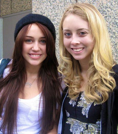 308307_160402164050548_100002422966071_279588_19544348_n - vacanta in america alaturi de Miley Cyrus