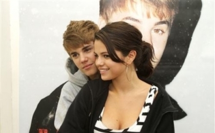  - 2011 2011 Backstage Selena Gomez At Justin Bieber Concert In Rio De Janeiro October 6