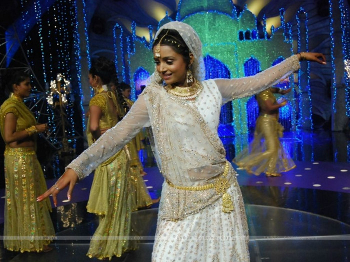 42351-ragini-strikes-a-pose - Sadhna Ragini Performance