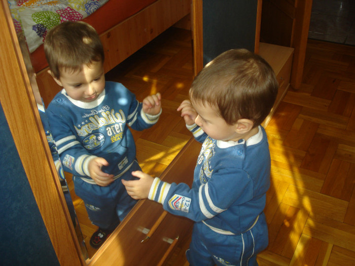 EU SUNT ANDREI,SI EU TOT ASA:))