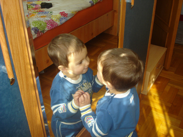 CAPUL SUS,SPATELE DREPT...