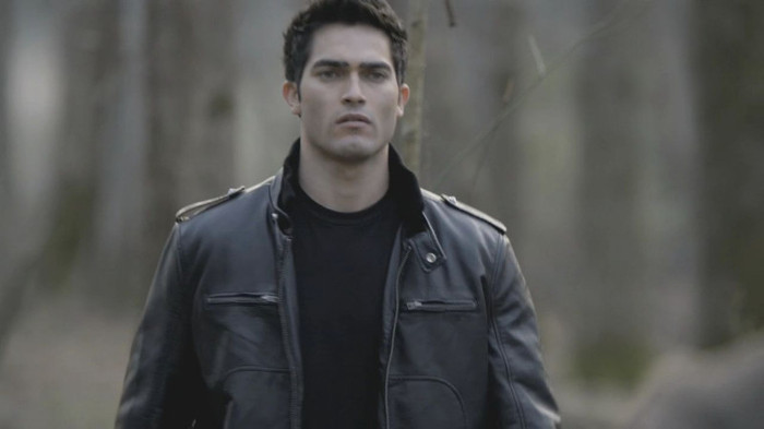 Teen-Wolf-1x01-Pilot-tyler-hoechlin-23976833-1280-720