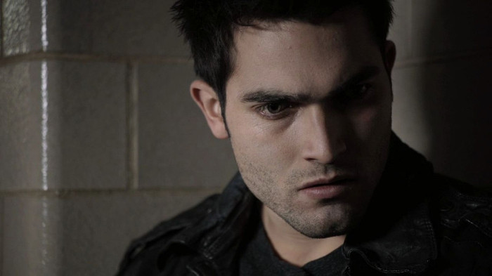 Teen-Wolf-1x04-Magic-Bullet-tyler-hoechlin-23978215-1280-720