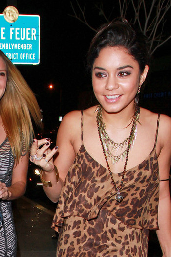 Vanessa Hudgens Brittany Snow Birthday Party tz94PAf5A3Zl