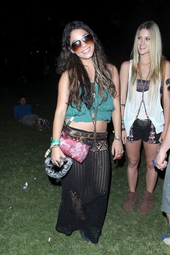 Vanessa-Hudgens-14