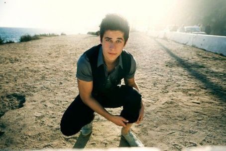 38lo9pdgomp69od3 - David Henrie