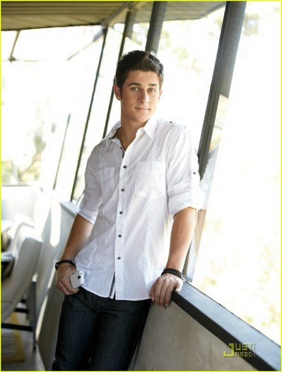 david-henrie-my-touch-mag-02 - David Henrie