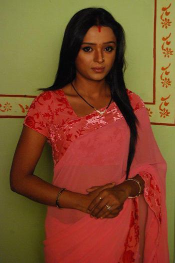 307484_204045349662616_100001714568607_558786_1241051401_n - Ragini-Parul Chauhan