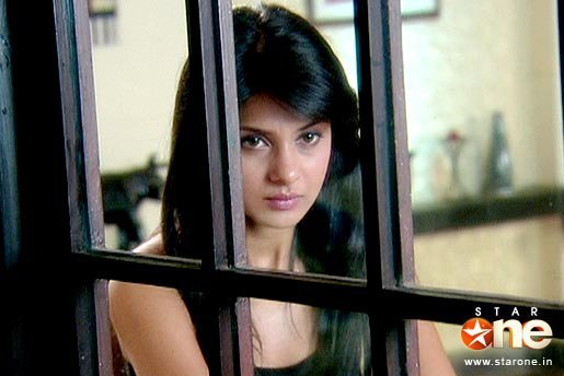 72425_155618174475363_129813000389214_226638_6720531_n - Jennifer Winget