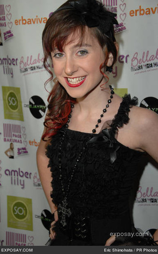 allisyn-ashley-arm-amber-lilys-14thpage-07ZLWk