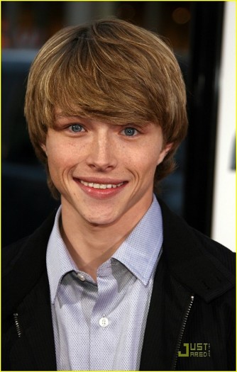 Sterling-Knight-at-the-17-again-premier-chad-dylan-cooper-5611519-779-1222