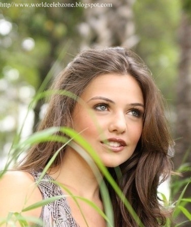 Danielle Campbell-StarStruck (14)