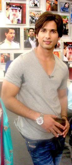 294019_10150283137917015_208715812014_8231501_1413492492_n - Shahid Kapoor