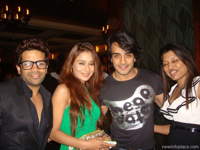 sarakhan5 - Sadhna-Sara Khan