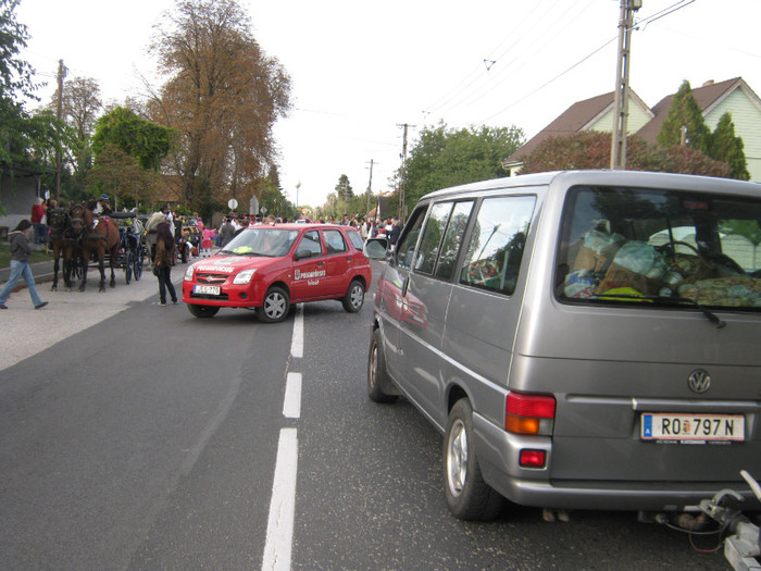 ne-am oprit ca se tinea o sarbatoare - familia mea  a csaladom