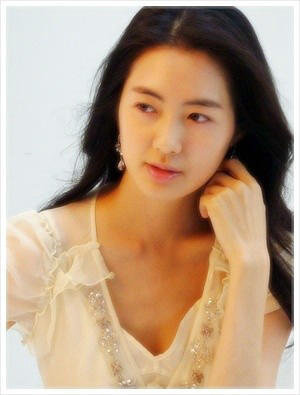 36790_139851959381746_105802606120015_245261_2952925_n - 00 11 22 Lee Yo Won - poze superbe