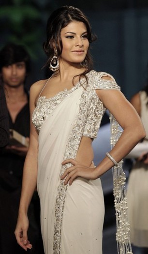 Jacqueline+Fernandez+In+Saree+At+IIFA+(1) - Jacqueline Fernandez