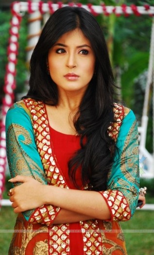 108926-kritika-kamra-as-arohi-in-kitani-mohabbat-hai-2