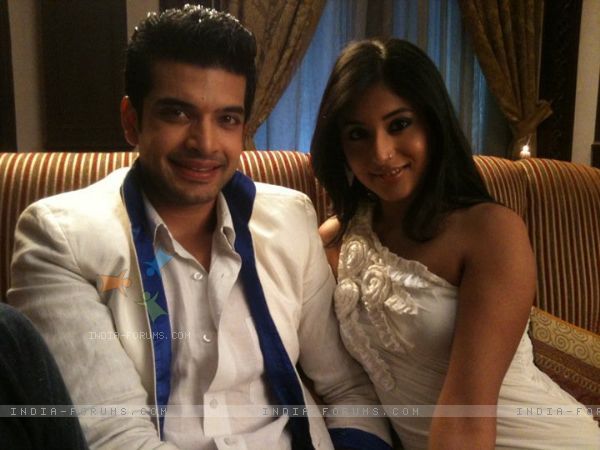 150503-karan-kundra-kritika-kamra