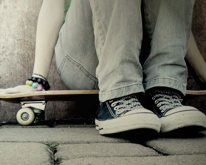 normal_Skateboard-Girl-1280x1024