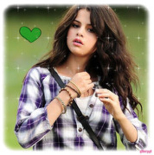 33870459 - 00- poze cool selena-00