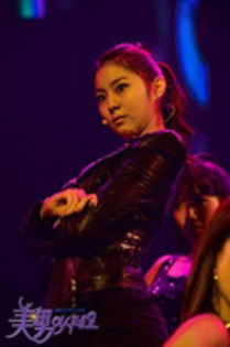 48952864_RYSWRPQAW - Uee
