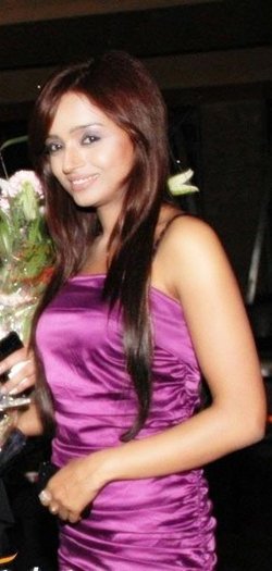 208749_144225188980742_112853995451195_263070_4284796_n - Parul Chauhan