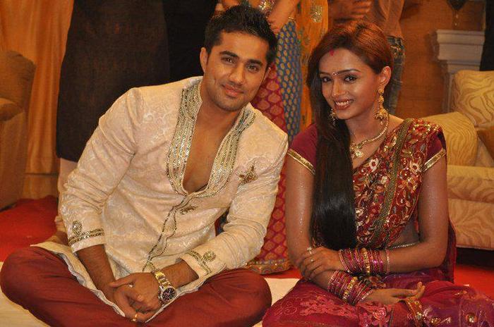 320077_205198912883369_112853995451195_482800_1610016532_n - Parul Chauhan