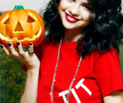 50044732 - Selena de hallowen