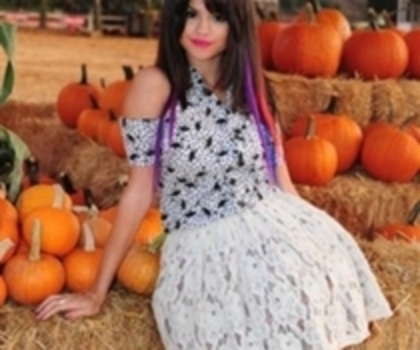 50044714 - Selena de hallowen