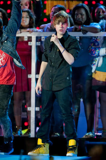 2myzsbo - Justin-Bieber