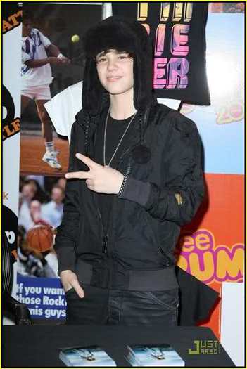 2r4uc9h - Justin-Bieber