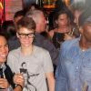 57lyQ0926519-01 - Justin-Bieber