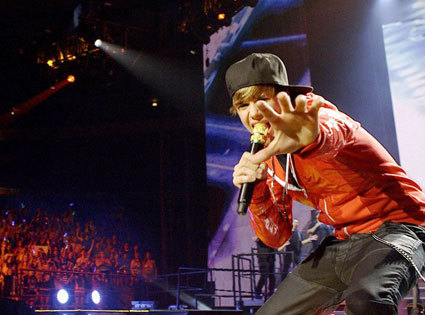 425_neversaynever_cm_2911