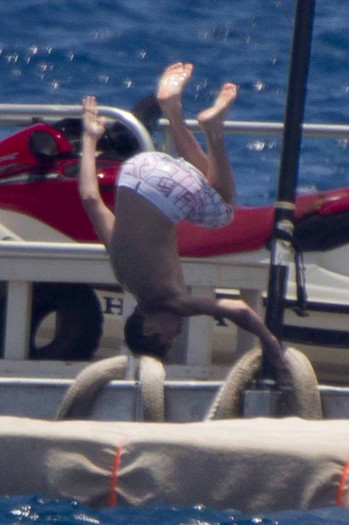 0527-justin-bieber-selena-gomez-26