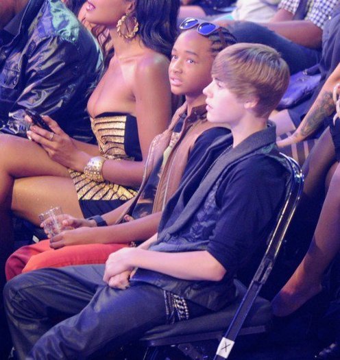 22123288_IRVCUNRIE - justin bieber 1