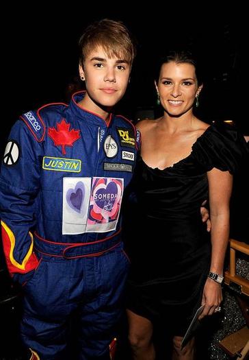 1917094666_10065773847 - justin bieber 1