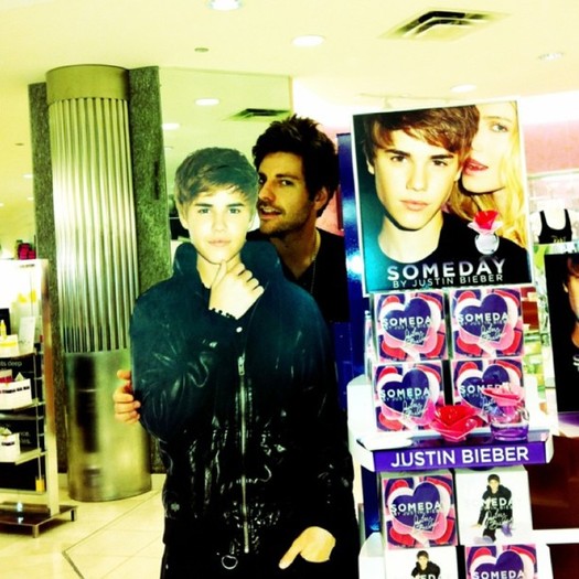 b2480782e393497f9fa2b1818792bb0f_7 - justin bieber 1