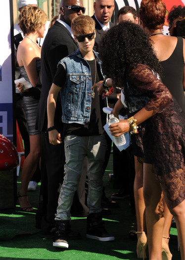 Justin+Bieber+BET+Awards+11+Arrivals+1cg893jYlhIl - justin bieber 1