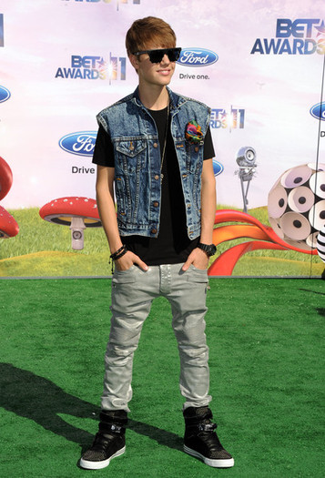 Justin+Bieber+BET+Awards+11+Arrivals+csTwjx46_eBl