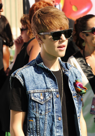 Justin+Bieber+BET+Awards+11+Arrivals+wLNTIMPHB0rl - justin bieber 1