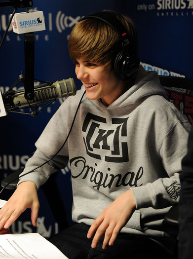 Justin+Bieber+Visits+SIRIUS+XM+Radio+gXNuXQQuES_l - justin bieber 1