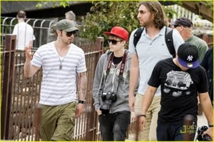 justin-bieber-billboard-israel-03