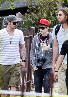 justin-bieber-billboard-israel-08