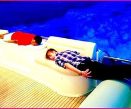 Justin-Bieber-Digg-Simmons-Planking_thumb