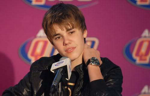 Justin-Bieber-In-Q100-Radio-43