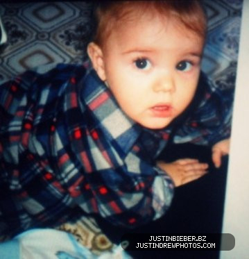 Justin-justin-bieber-19773396-359-373